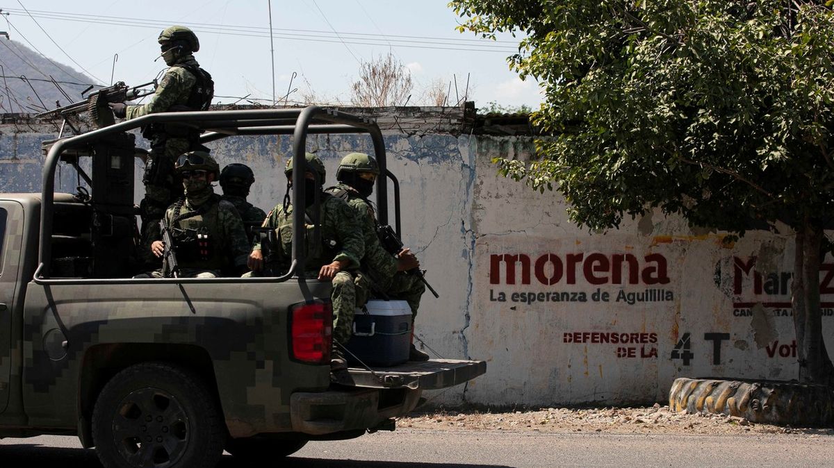 Mexická armáda převzala kontrolu nad rodným městem mocného drogového bosse